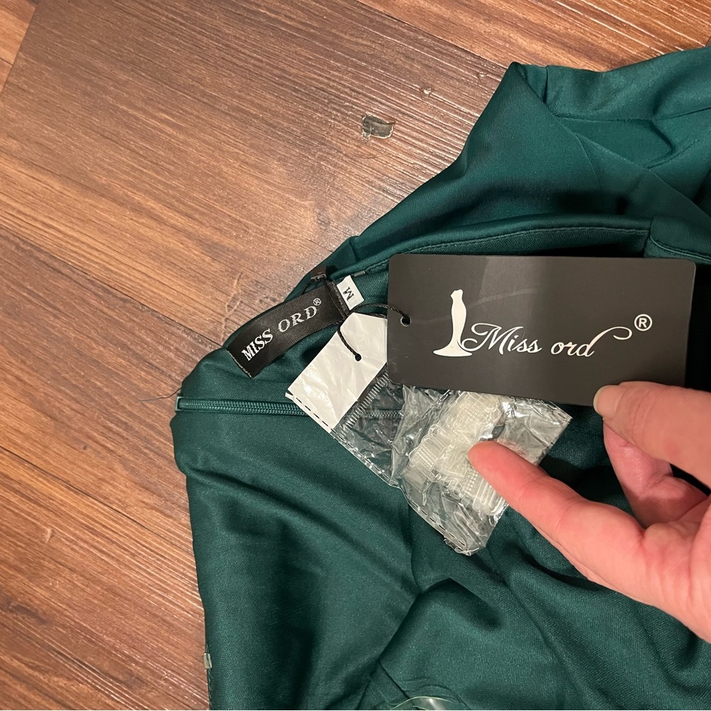 NWT Draping Emerald Green Dress  Size M - Picture 6 of 11